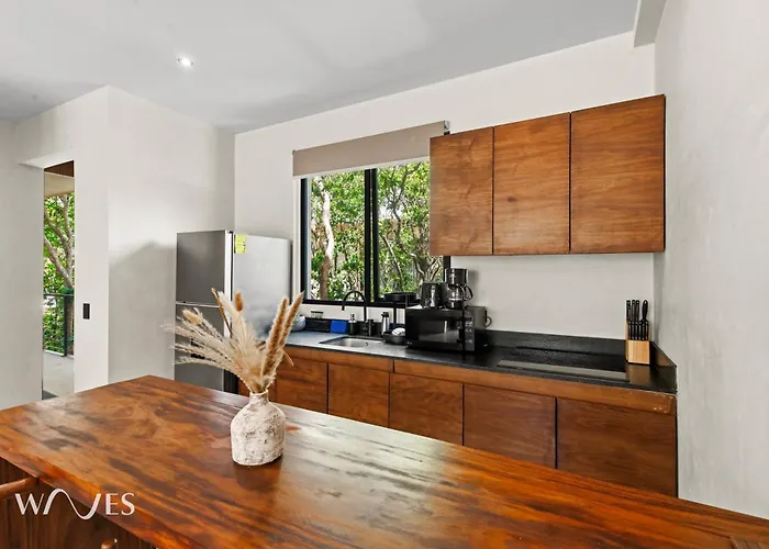 Hk By Waves Apartment