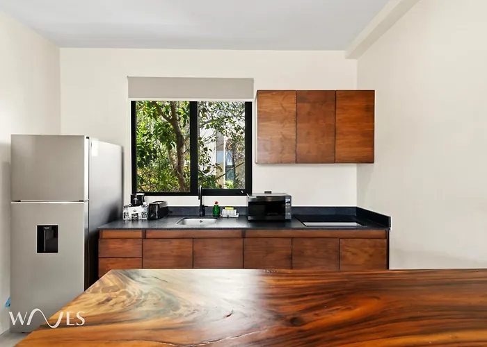 Hk By Waves Apartment